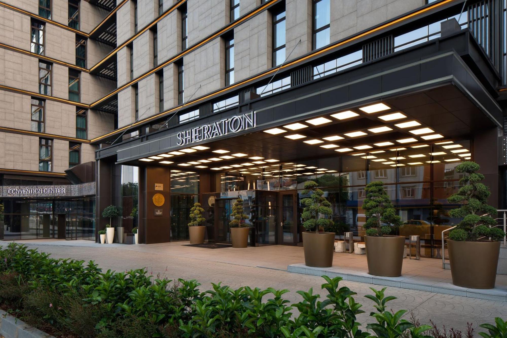 Sheraton Istanbul City Center Hotel Exterior photo